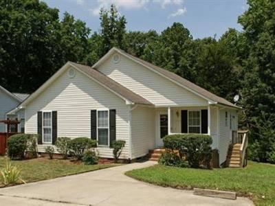 $104,900
Charming ranch in quiet neighborhood!!