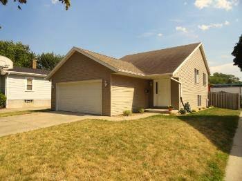 $104,900
Green Bay, Well maintained 3 bedroom 1.5 bathroom home built