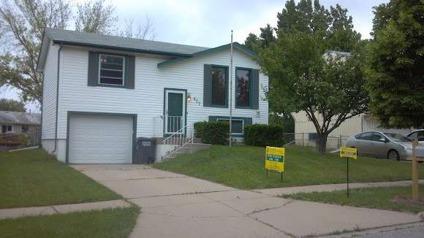 $104,900
Lincoln 2BR, WOW!Great updates! Decorator colors