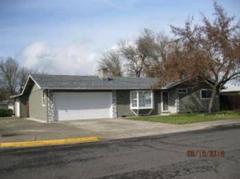 $106,900
Central Point, Great Value on this 3 bedroom, 1 bath home