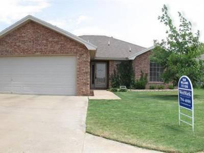 $109,500
This charming 3/2/2 built by Creative Homes has much to offer...