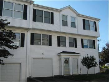 $109,900
Gorgeous Oversized Townhouse (End Unit) -has it all! Steps from SCSU