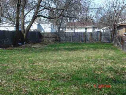 $10,500
Racine, 40 x 135 Buildable vacant lot in with existing curb