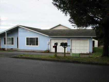 $114,900
Coos Bay 3BR 1.5BA, Large home, 1600 sqft, Family room and 2