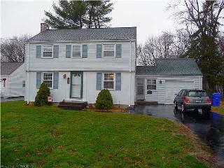 $114,900
East Hartford 2BR 1.5BA, Nicely maintained Colonial on a