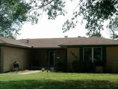 $114,900
Great Home Located on a Cul-de-sac with Lots of Storage Space!