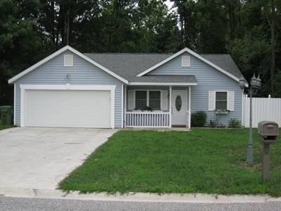 $115,000
Carterville 1BA, Attractive, nearly new 3 bedroom ranch with
