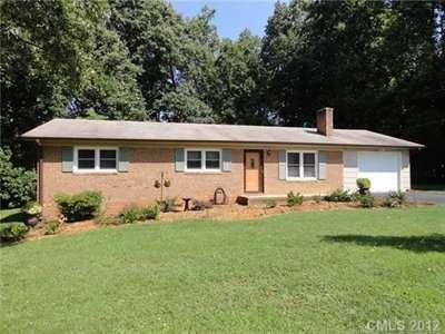 $115,000
Statesville 3BR 1.5BA, Cute house, well maintained with