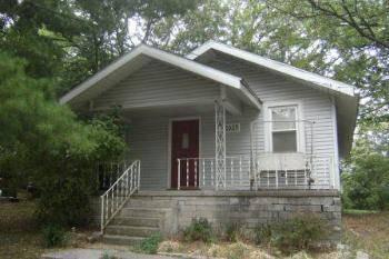 $116,000
Bloomington 1BA, This 2 BD bungalow is ready to move into &