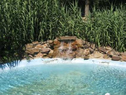 $118,900
3-4 BR, 2 ba, in-ground pool w/ water fall, gazebo.
