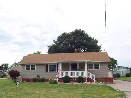 $119,500
Monmouth 1BA, This ready to move into 3 or 4 bedroom home