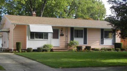 $119,700
Parma Heights 3BR 1.5BA, Make this charming ranch your home!