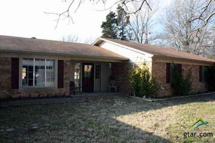 $119,900
Great suburban home offering a lot of square footage for the money!