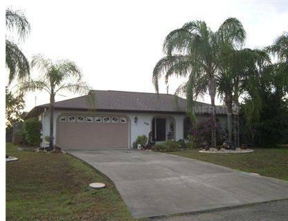 $119,900
North Port, This very spacious 3 bedroom/2 bath home with a