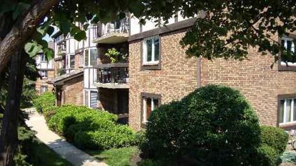$124,900
Indian Head Park 1.5BA, IMMACULATE AND DELIGHTFUL 2ND FLOOR