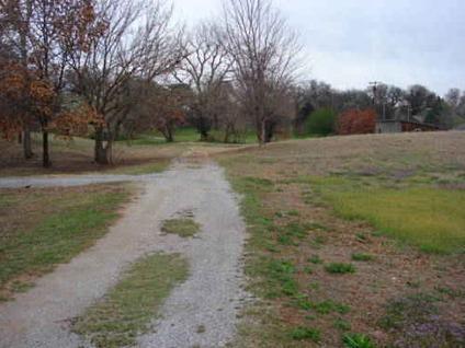 $125,000
1.21 ACRES * HOME * Oakwood Courts Addition