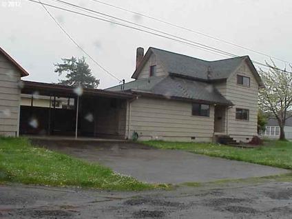 $125,000
Coquille 4BR 2BA, WELL-KEPT HOME ON A CORNER LOT IN