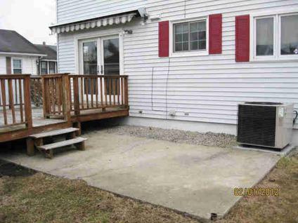 $125,000
Nashua, New Englander with Three BR/Two BA and detached