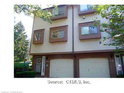 $128,900
Manchester, LOVELY REMOD 2BR, 1 1/2BA TWNHSE END UNIT IN