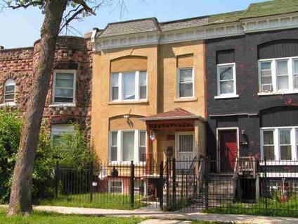 $129,000
Chicago Three BA, VERY NICE/UPDATED TOWNHOUSE STYLE HOUSE.