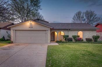 $129,900
Grand Prairie Four BR Two BA, Great family home! Versatile floor
