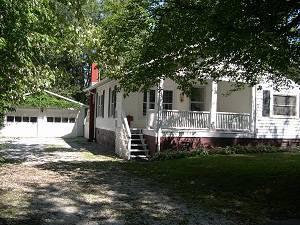$129,900
Hendersonville 2BR 1BA, CHARMING COTTAGE As you drive up