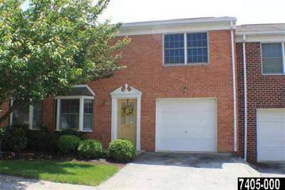 $129,900
York 2BA, Maintenance free living with tons of amenities.
