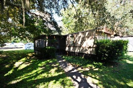 $12,000
Mobile home in established community, easy access to I-75, Archer, & Tower Rd