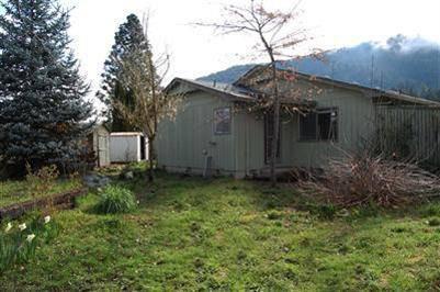 $130,000
Grants Pass, Nice 3 bedroom, 2 bath home with attached 2 car