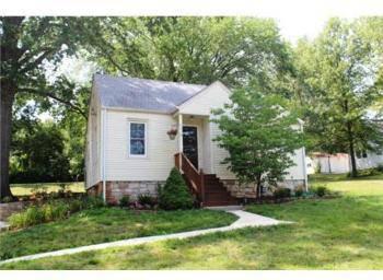 $130,000
Overland Park 2BR 1BA, MOVE-IN READY home on 1/2 Acre LOT!