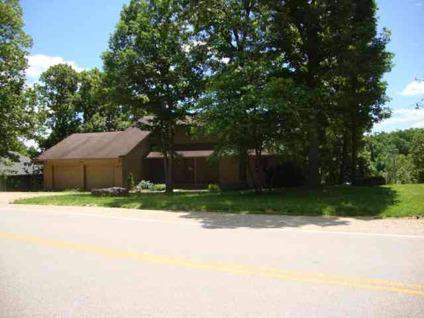 $134,900
Large 4 bedroom/3 bath family home with lake view. Bank of America