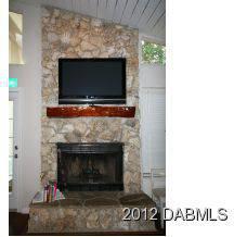 $134,900
Ormond Beach, Move right in to this light and bright