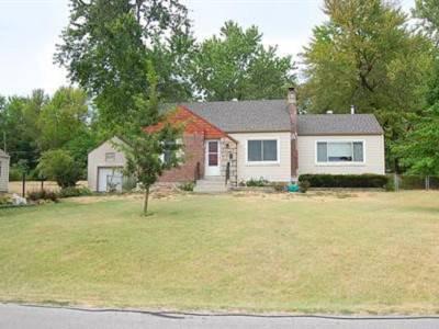 $135,000
Country Charm with In-Town Convenience!