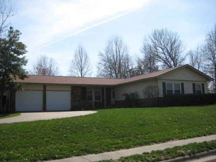 $135,900
Carbondale, Nice 3BR, 1.75BA home. Sunroom in back featuring