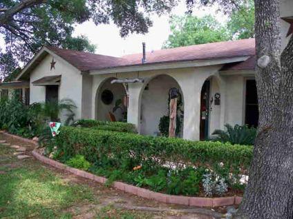 $137,900
New Braunfels 2BR 2BA, This darling home is in move-in