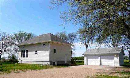 $139,500
Lennox 6BR 3BA, So much to offer and located on an acre of