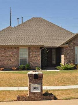 $139,900
Great 3 bed, 2 bath brick home only 10 minutes from Tinker!