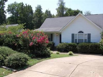 $139,900
Ranch Home with Cathedral Ceilings and a Spacious Yard!