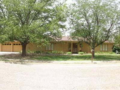 $139,900
Wonderful home on 2 lots in Lubbock Country Club area...