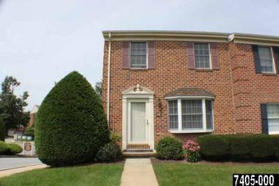 $139,900
York 2BR 1.5BA, Gorgeous all brick end unit with loads of