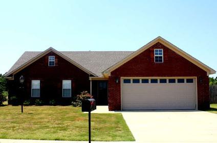 $144,500
Oxford Three BR Two BA, THis Eagle Pointe home backs up to an open