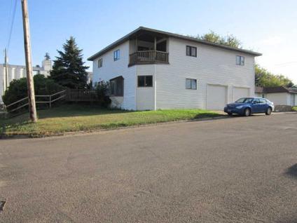 $147,000
Rugby, This prefect home in ND has it all. 3 beds all on the