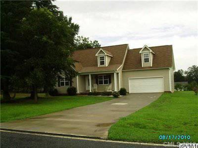 $148,500
Statesville 3BR 2.5BA, Well maintained story and half home