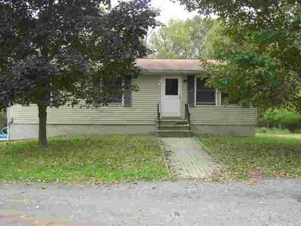 $149,000
Newton 3BR 1BA, Welcome home.. to this traditional Ranch
