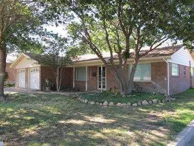 $149,500
Well kept 3/2/2 in Muleshoe complete with basement