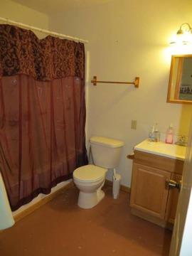 $149,900
Junction City, Spacious bi-level with Five BR and 2 full