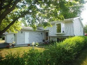 $149,900
Lake Villa 4BR, Great raised ranch with a spacious deck