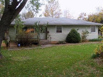 $149,900
Springfield 3BR 1BA, Sitting at City's SW edge on 3 acres