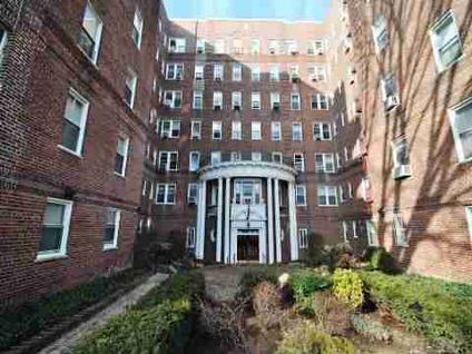 $150,000
Kew Gardens 1BR 1BA, Totally Fantastic Updated And Renovated