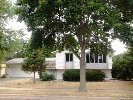 $154,000
Sioux Falls 6BR 3BA, Don't want the typical Split Foyer?